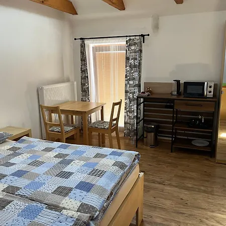 Gasthuis Rozmberska 4*