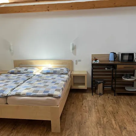 Rozmberska Gasthuis 4*