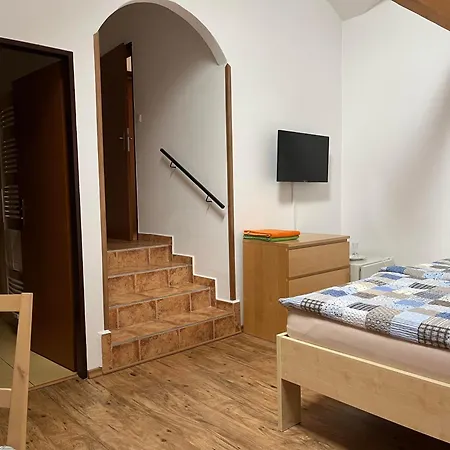 Rozmberska Gasthuis 4*