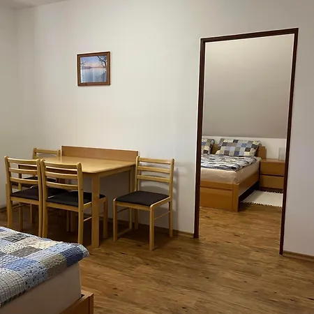 Gasthuis Rozmberska 4*